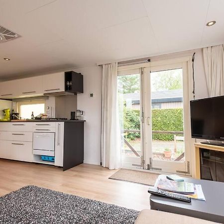 Knus Huisje Op Kindvriendelijk Park Met Zwembad 欧特罗 外观 照片