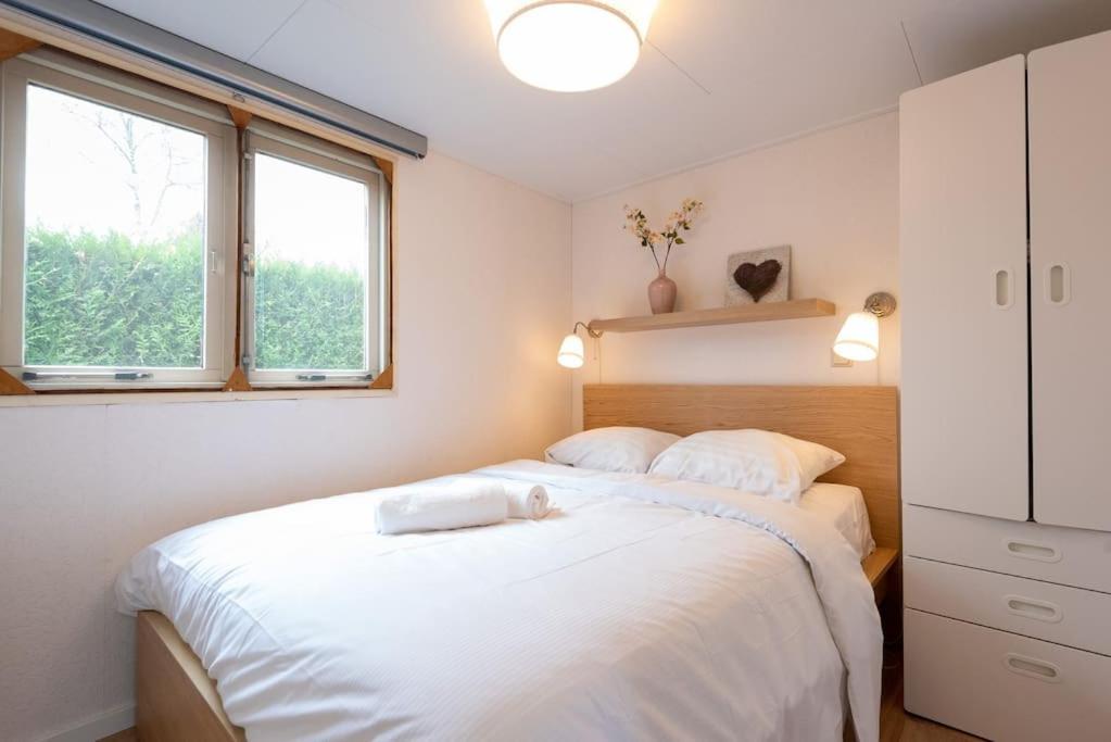 Knus Huisje Op Kindvriendelijk Park Met Zwembad 欧特罗 外观 照片